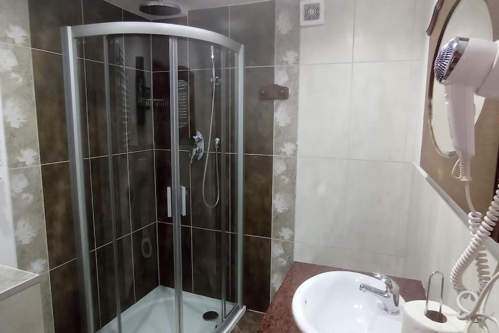 Spacious Apartment In Green District. Breslavia Exterior foto